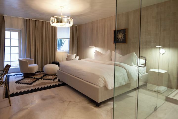 Room 14 of 65
