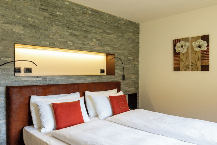 Room 28 of 110