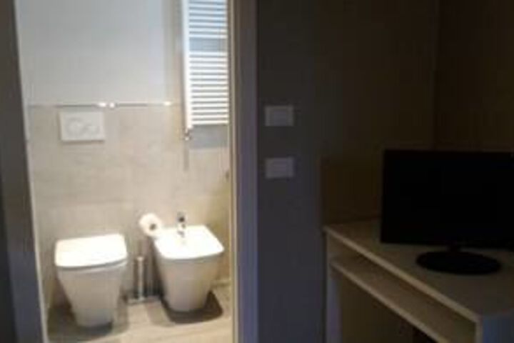 Room 16 of 33