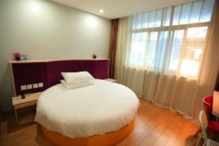 Room 4 of 6