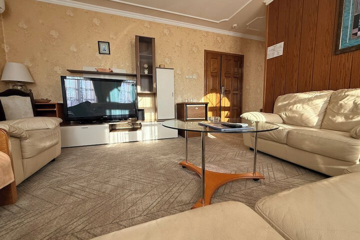 Room 52 of 83