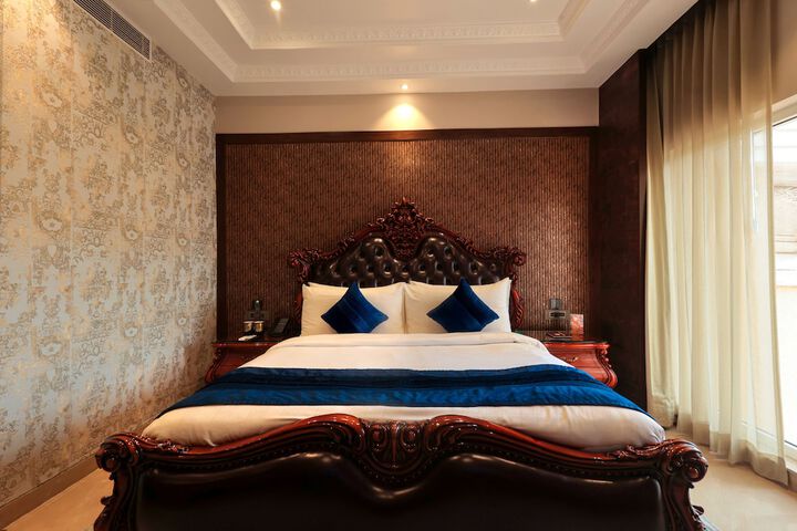 Room 12 of 24
