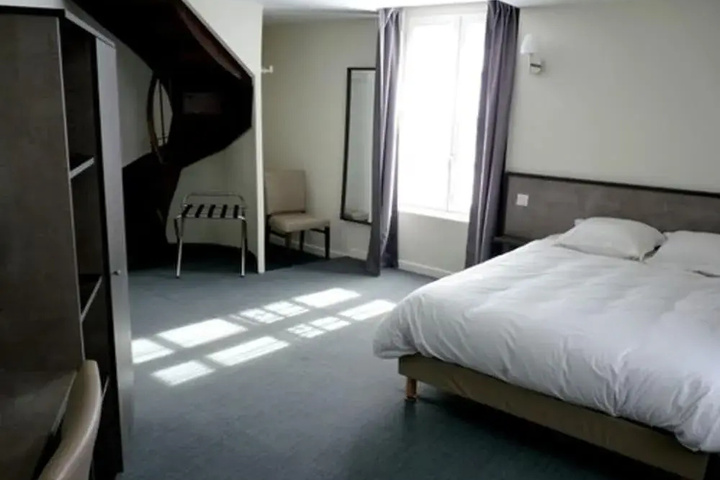 Room 5 of 14