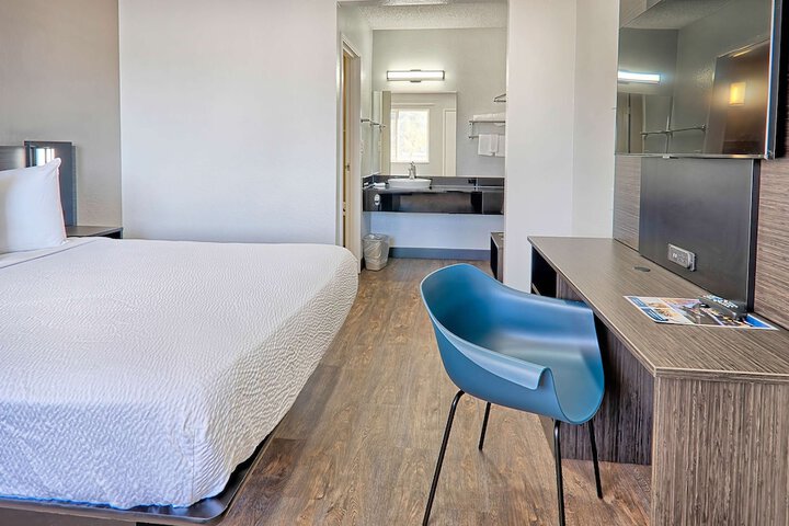 Room 8 of 32