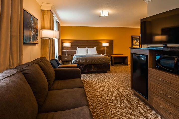 1 King Bed Microwave and Refrigerator WiFi Full Breakfast (5 of 13)