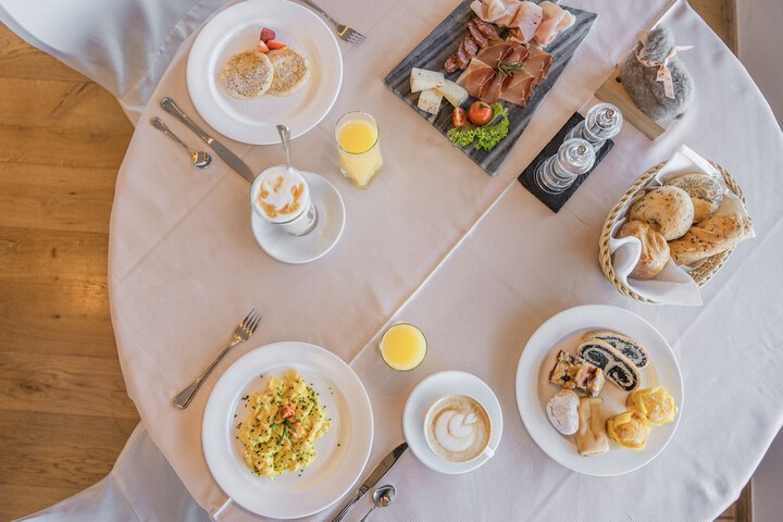 Breakfast/Coffee Service 122 of 154