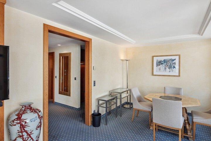 Room 45 of 93