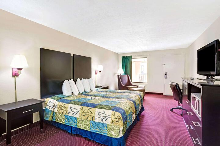 2 Queen Beds (11 of 16)
