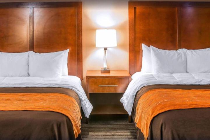 2 Queen Beds Accessible (15 of 25)