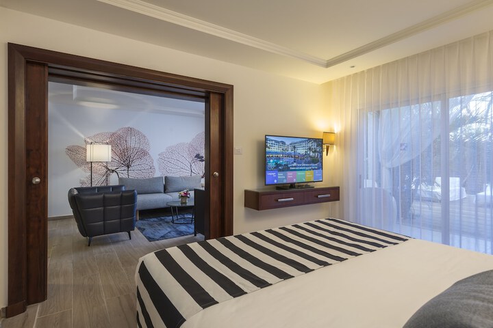 Room 13 of 102