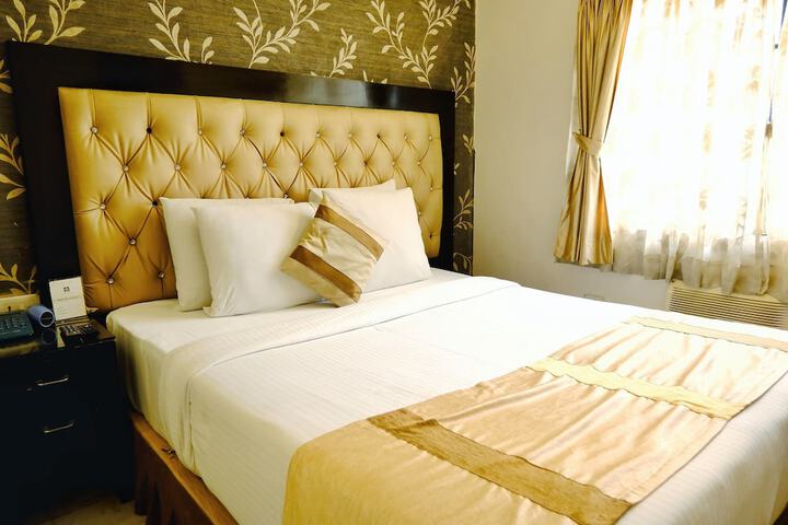 Room 12 of 48
