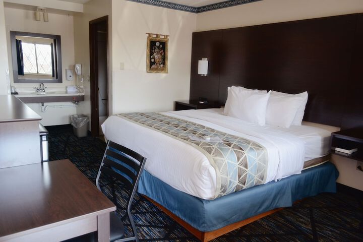 1 King Bed (2 of 2)