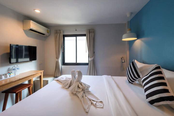 Room 6 of 33