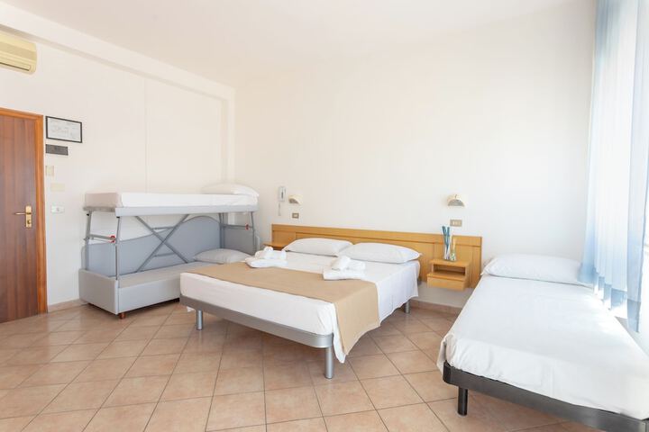Room 8 of 27