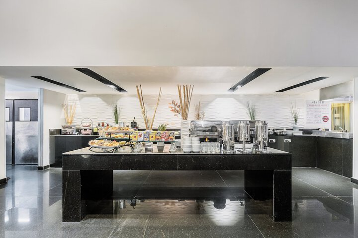 Dining 60 of 78