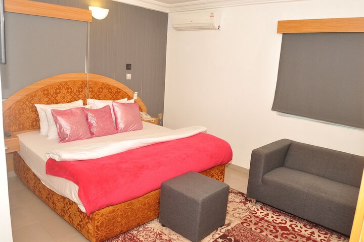 Room 16 of 30