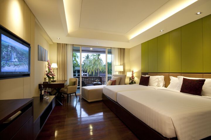 Room 4 of 77