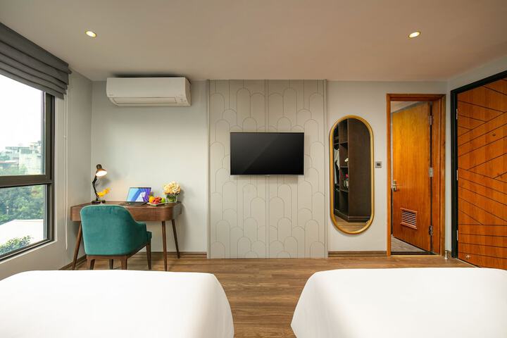 Room 15 of 153