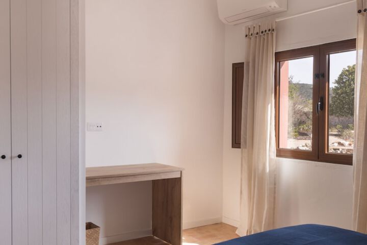Room 6 of 28