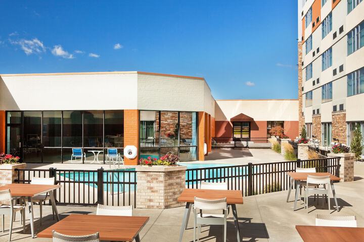 Indoor/outdoor pool
