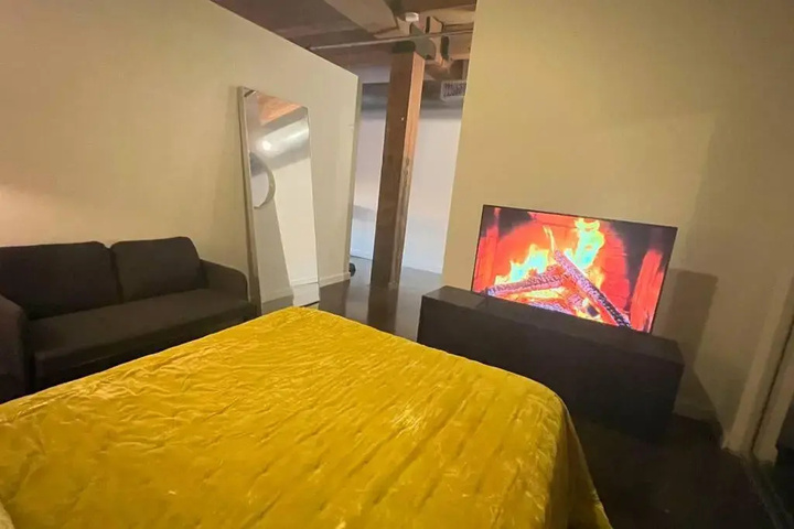 Room 4 of 13