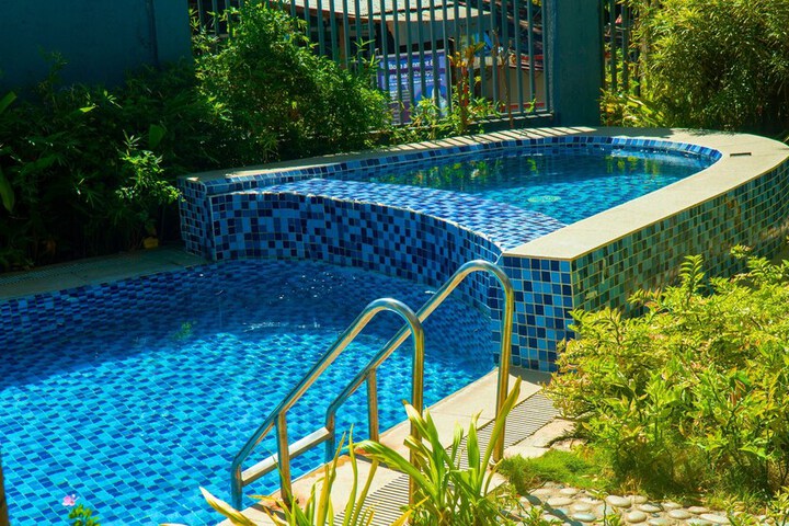Pool 38 of 77