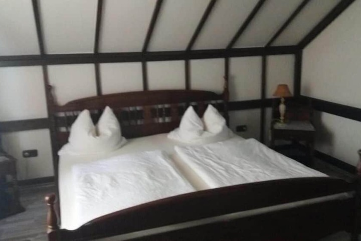 Room 14 of 22