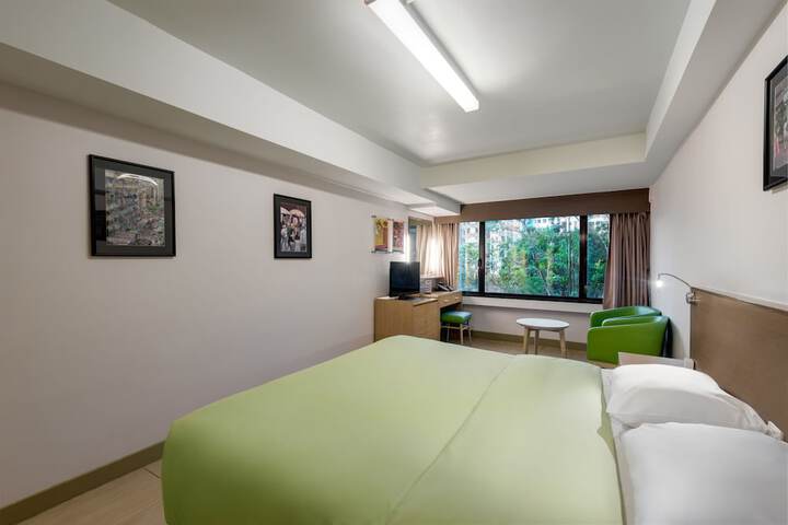 Room 12 of 66