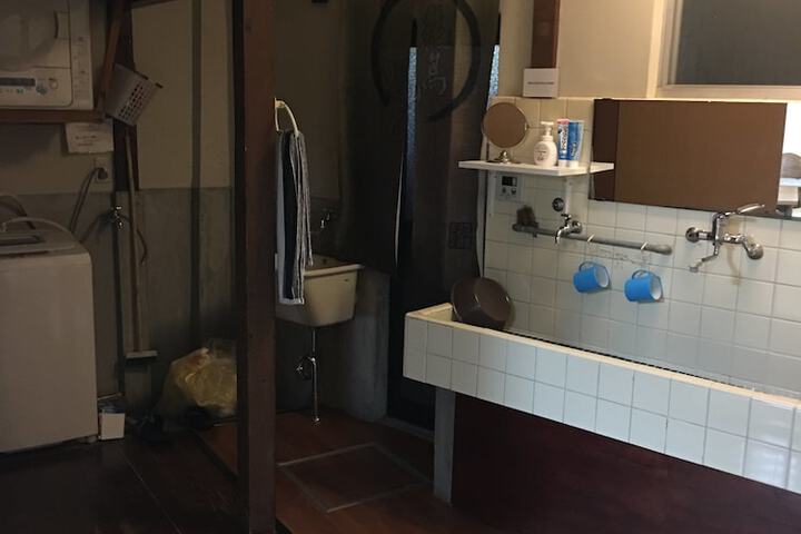 Room 16 of 29