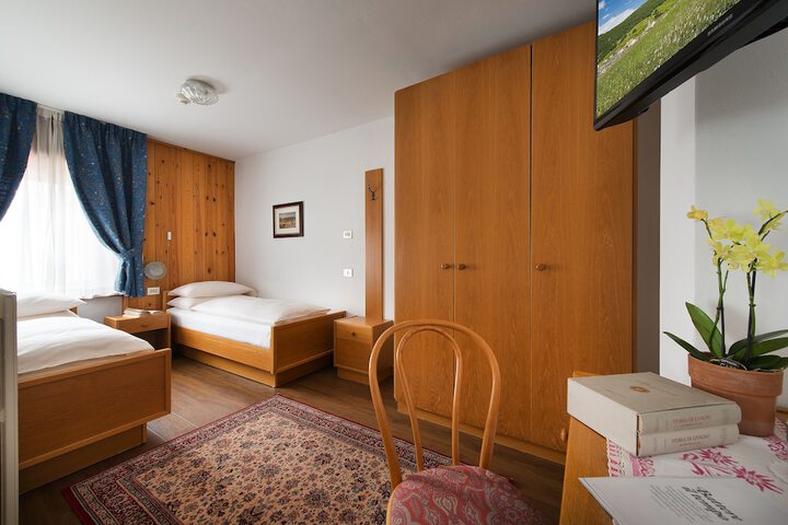 Room 9 of 37
