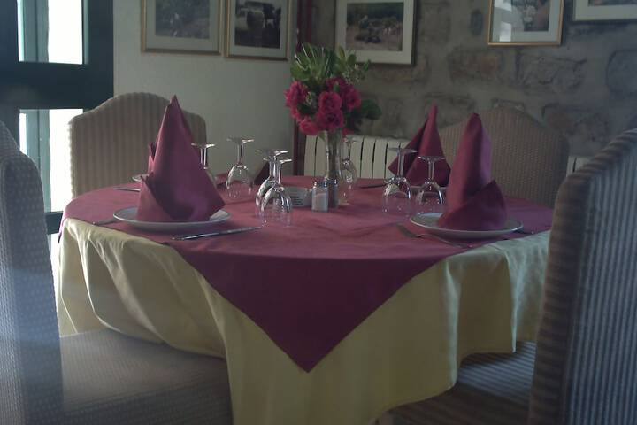 Dining 4 of 7