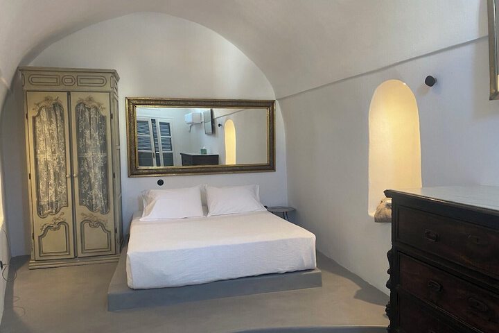 Room 27 of 81