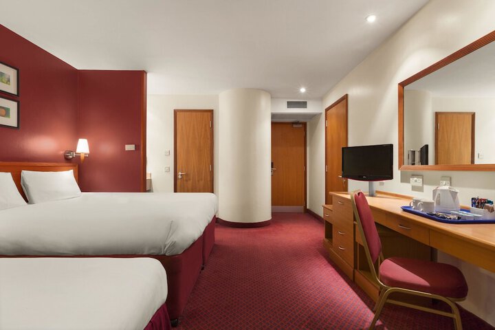 Room 6 of 17