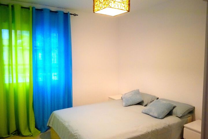 Room 9 of 33