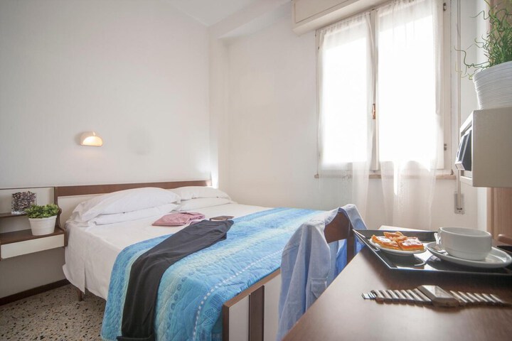Room 10 of 44