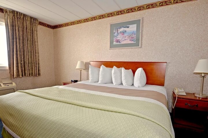 1 King Bed (7 of 12)