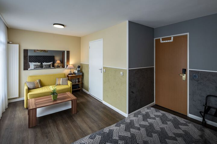 Room 81 of 142
