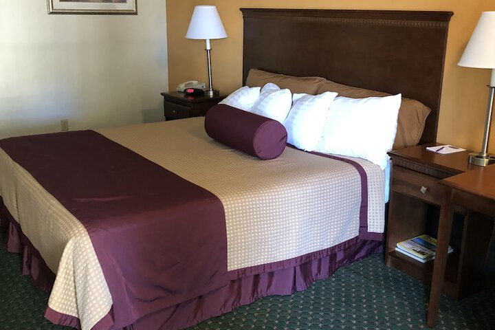 1 King Bed (1 of 15)