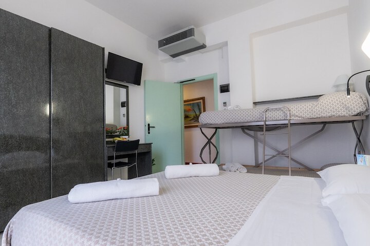 Room 17 of 38
