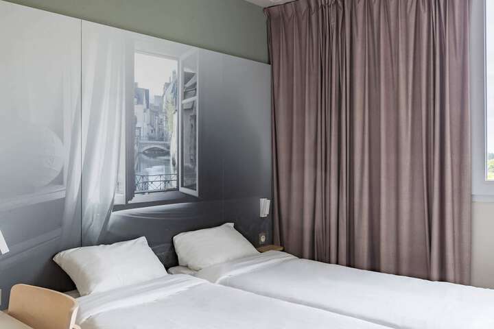 Room 30 of 54