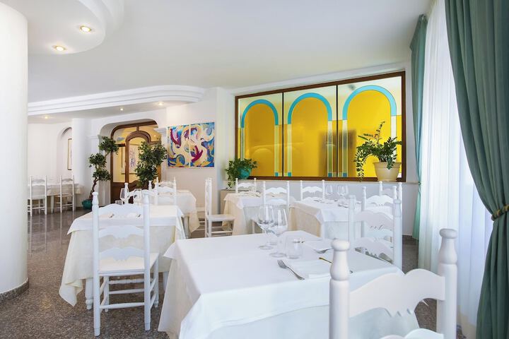Dining Photos
