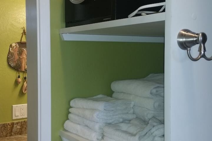 Room 13 of 484