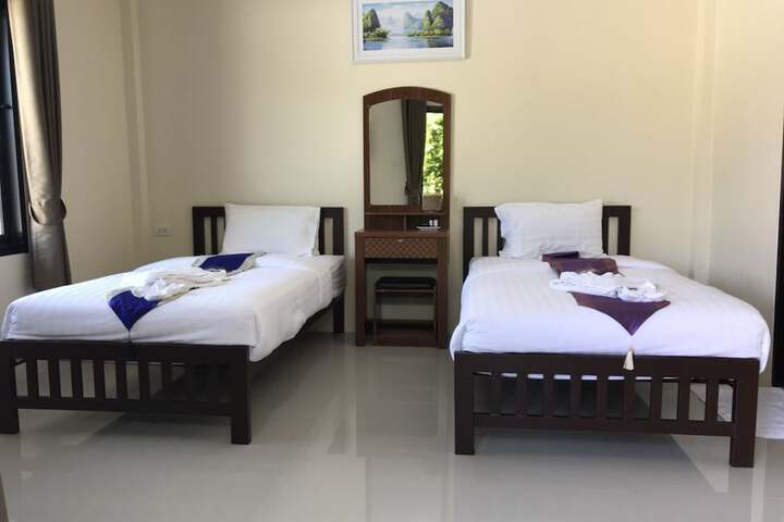 Room 6 of 16