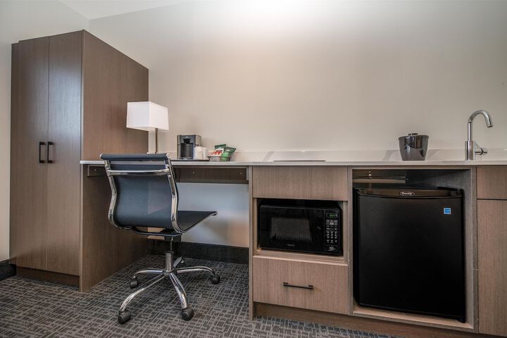 Room 11 of 38