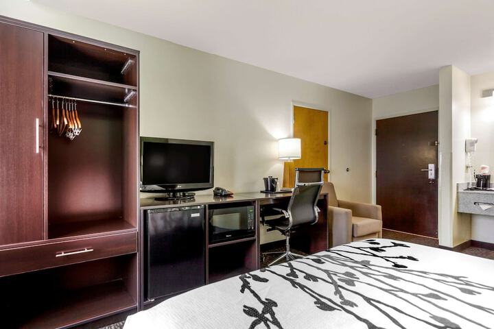 Room 8 of 37