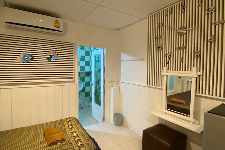 Room 44 of 181