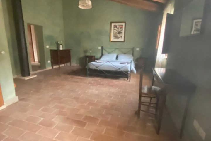 Room 13 of 21