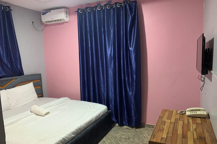 Room 5 of 7