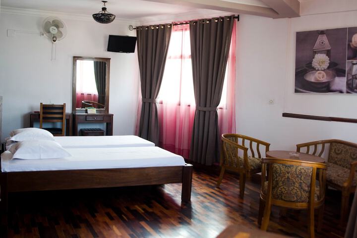 Room 16 of 28