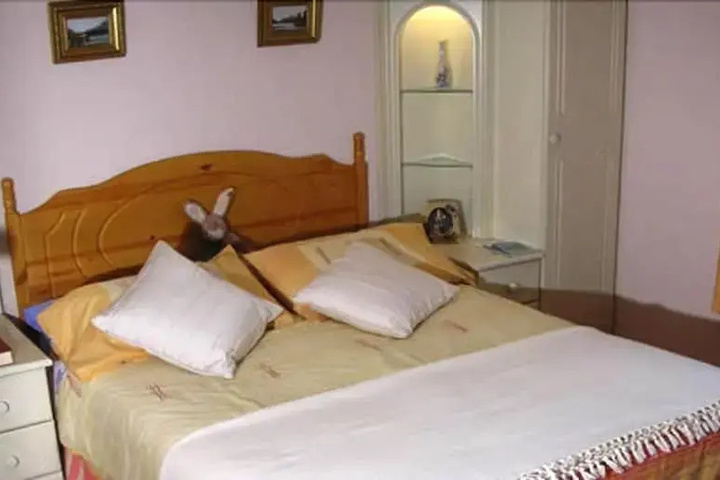 Room 6 of 10
